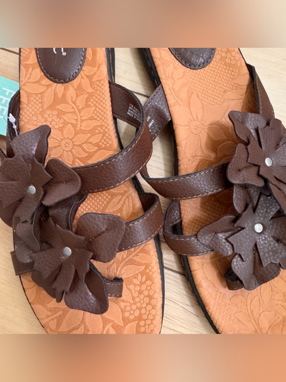 b.o.c. Hensley floral thong sandals - Picture 2 of 7
